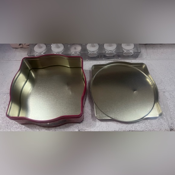 Vintage Snickers Tin Norman Rockwell Christmas Tin 1995 Edition Metal Canister - Picture 2 of 7